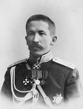 Лавр Гео́ргиевич Корни́лов - Верховный главнокомандующий Русской армии (июль — август 1917). В годы Гражданской войны — один из руководителей Белого движения на Юге России, один из организаторов и главнокомандующих Добровольческой армии. 
