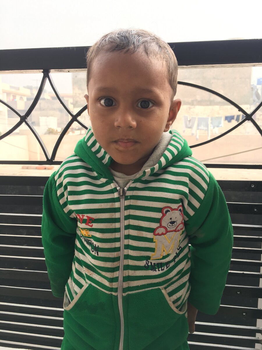 Малыш домработницы моего начальника. Вечно улыбающийся и протягивающий руку, чтобы поздороваться. Обожаю его сумасшедше красивые и большие глаза!