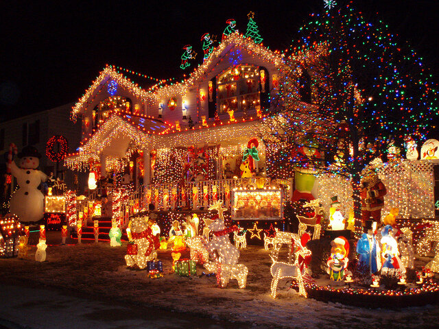 Как украшают дома на Рождество в США