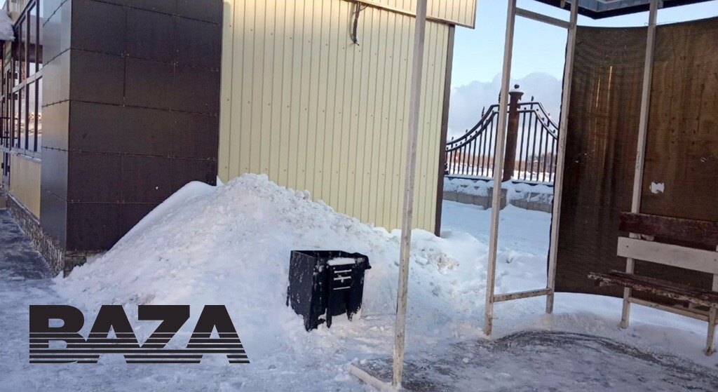 Остановка возле ТЦ "Континет" (фото: Baza)