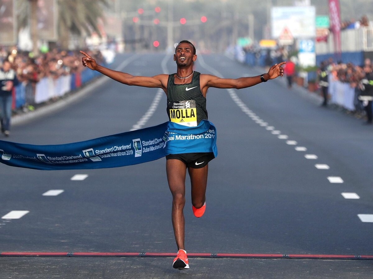 Гетане Молла побеждает на Dubai Marathon 2019 (Фото Chris Whiteoak/The National)