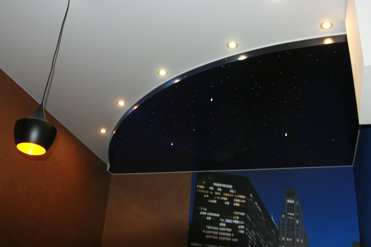 Галактика 162 натяжной потолок. Натяжные потолки Невесомость. Натяжной потолок звездное небо с частичной засветкой. Потолок натяжной из пленки Галактика черный и белый. Потолки невесомость