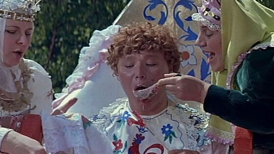 Ты за маму съешь одну, и за папу съешь одну)))