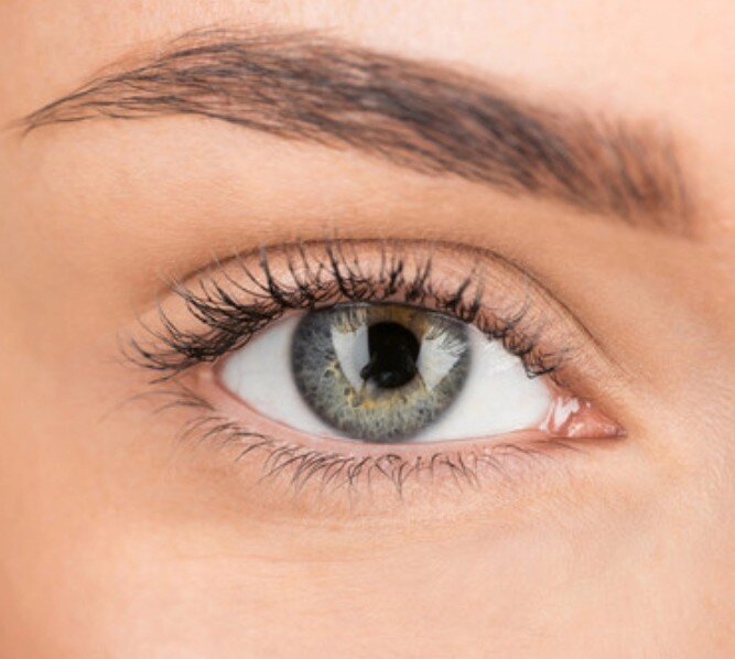 Существует множество способов , как укрепить реснички и брови.