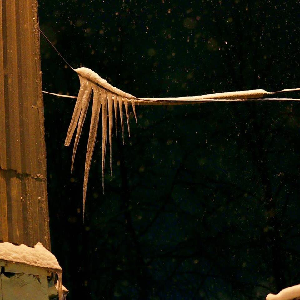 (моё фото:  На фоне бездны)