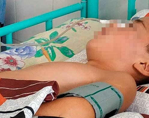  Впавший в кому ребенок . Фото со страницы Давлата Назара в Facebook