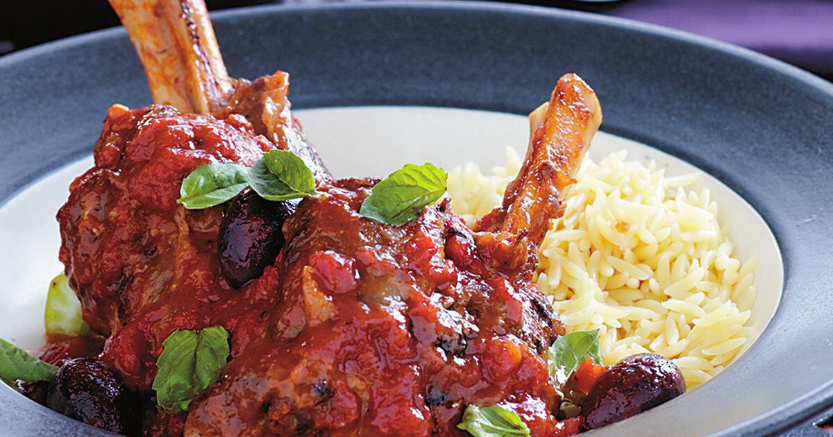 Баранину можно подать с рисом и овощами