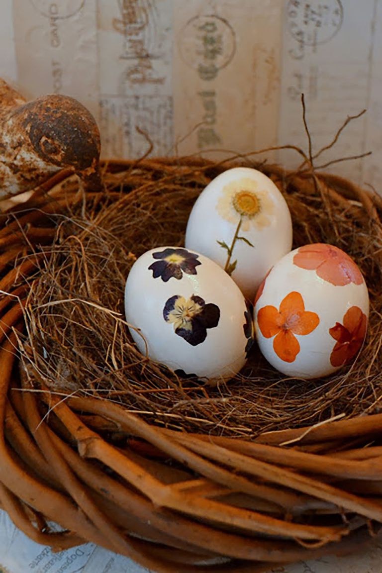 Декоративные яйца своими руками. Украшение яиц. Украшение пасхальных яиц. Декор "яйцо". Декор яиц на Пасху.