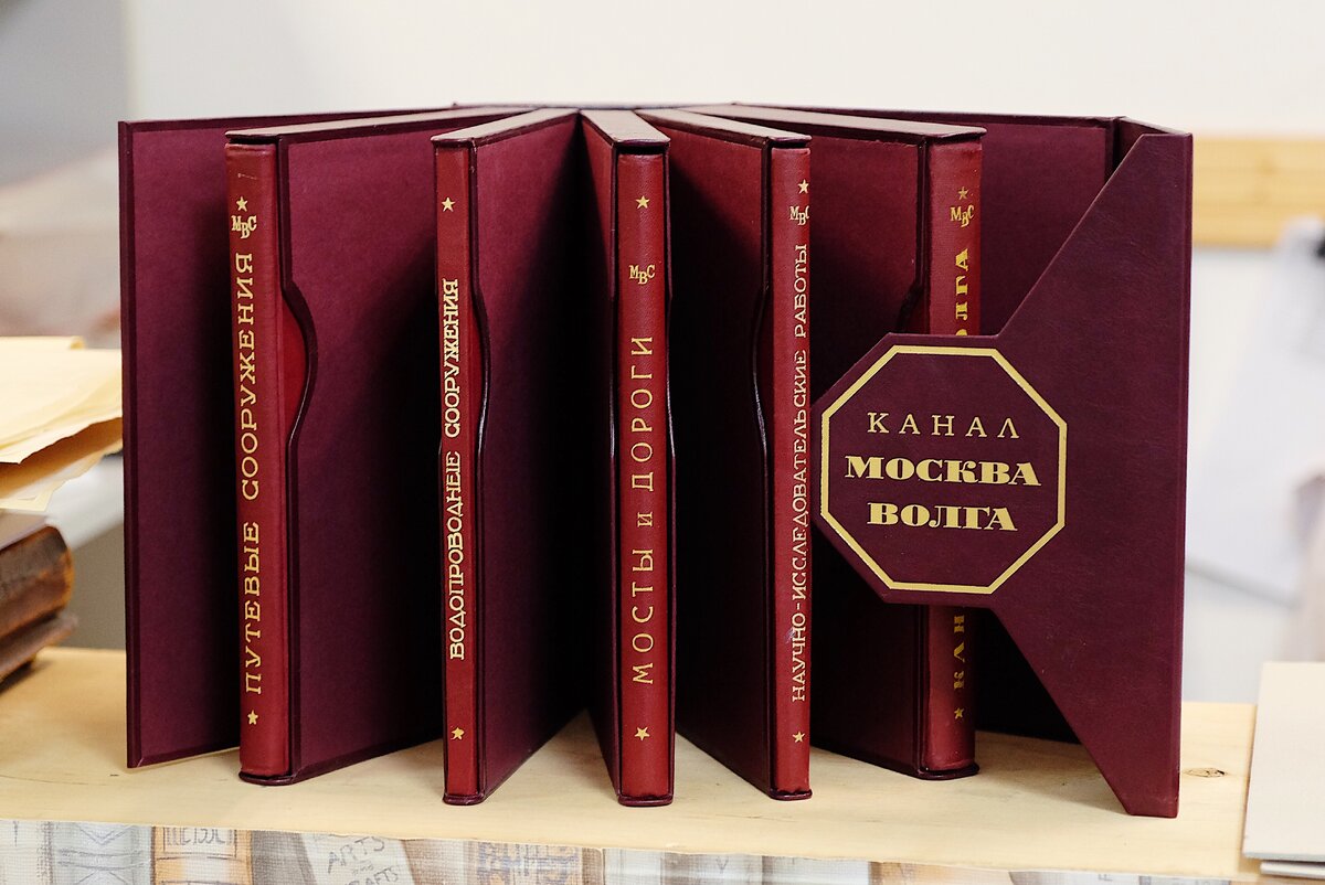 Фотография футляра в раскрытом виде