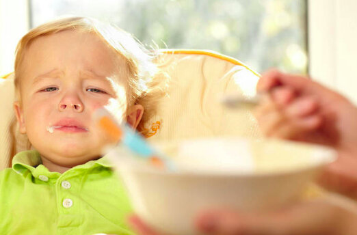 Ребенок отказывается от еды: причины и решения проблемы