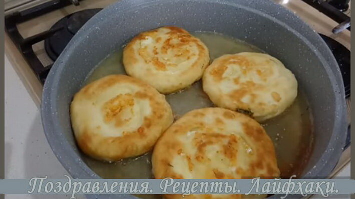 лепешки на сковороде с сыром и укропом