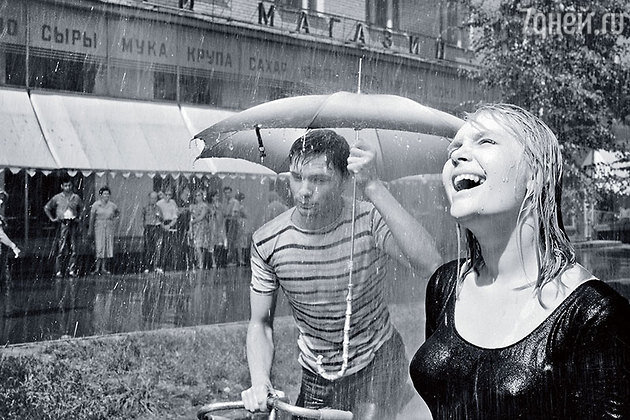 Кадр из фильма "Я шагаю по Москве". Фото: fotodom