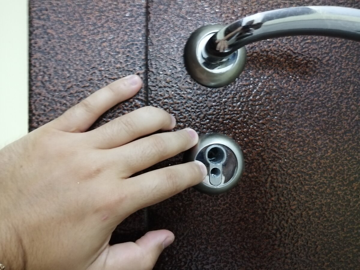 Вот так личинка выглядела, после взлома,