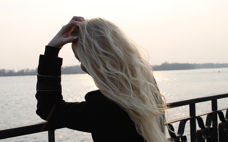 Одинокая женщина. Фото использовано для иллюстрации. Источник: Яндекс Картинки.