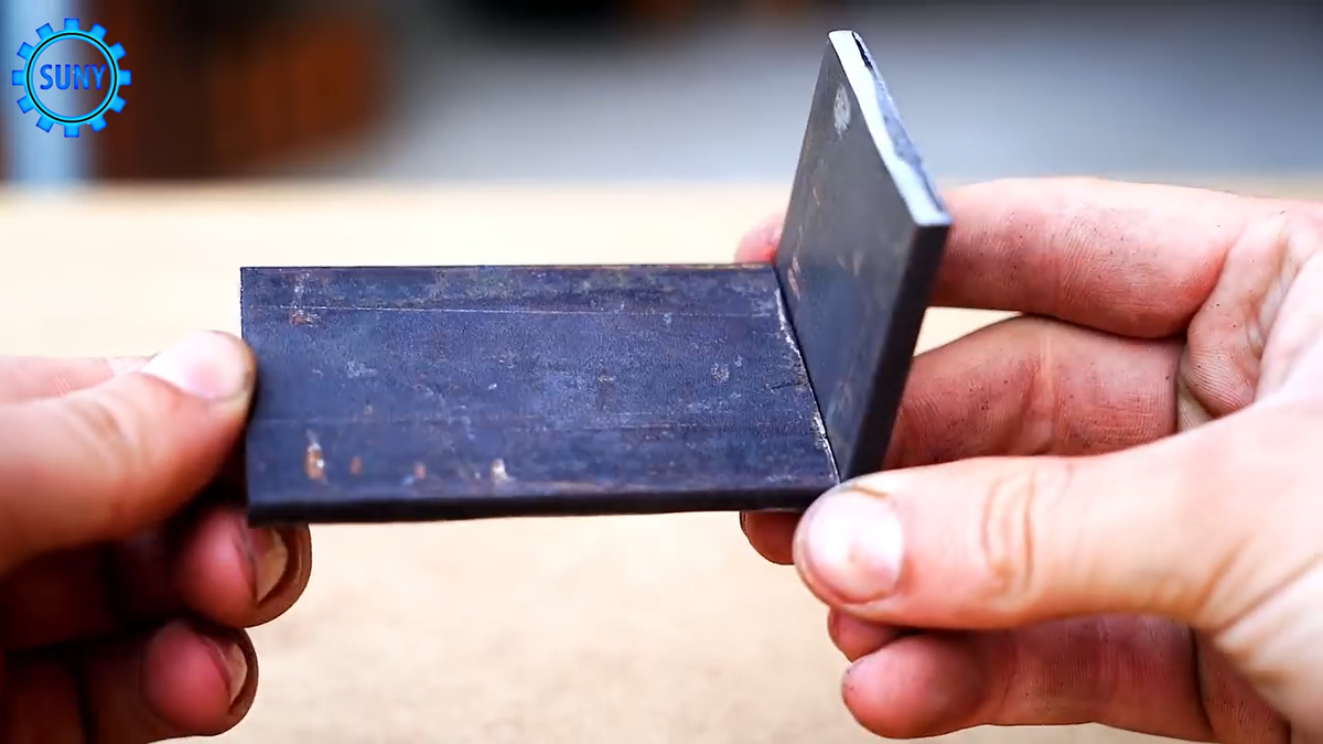 Скриншот с видео на YouTube-канале Mr SunY