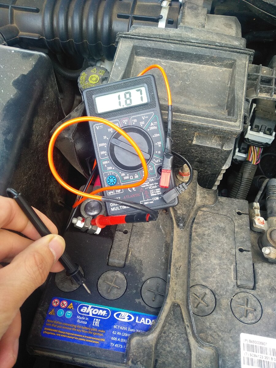 Напряжение на корпусе батареи составило 1.87 вольта.