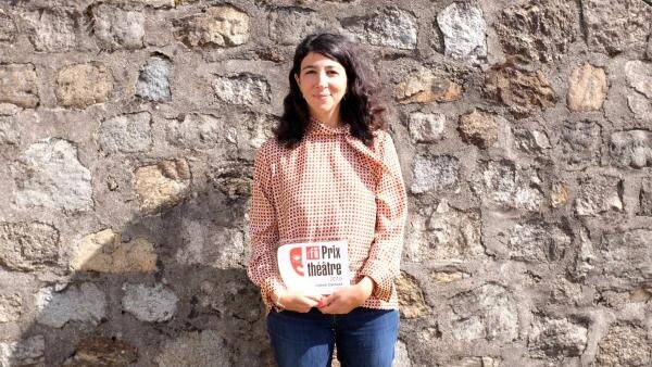 Валери Кашар,  лауреат премии RFI Theatre 2019 за «Виктория К, Дельфина Сейриг и я или маленький желтый стул», присуждаемая на фестивале франкоязычных стран «Осенняя зебра» в Лиможе. © Зигфрид Форстер / RFI