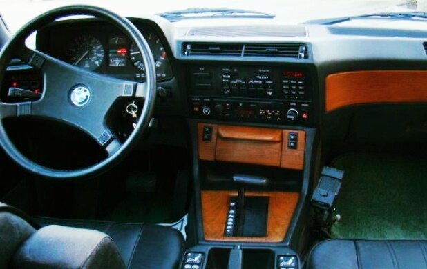 салон машины.