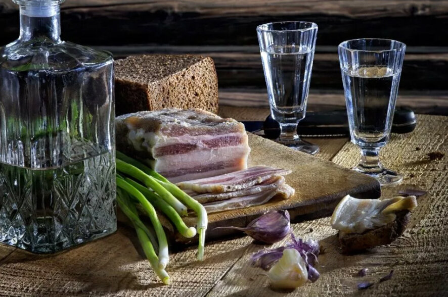 Пил трое суток. Думал, и отходить не менее трех…