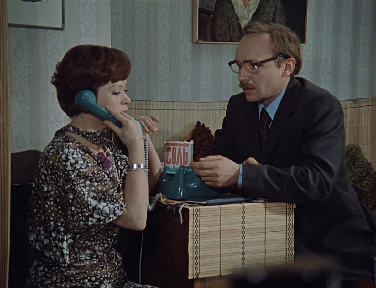 Кадр из К/Ф "Служебный роман" 