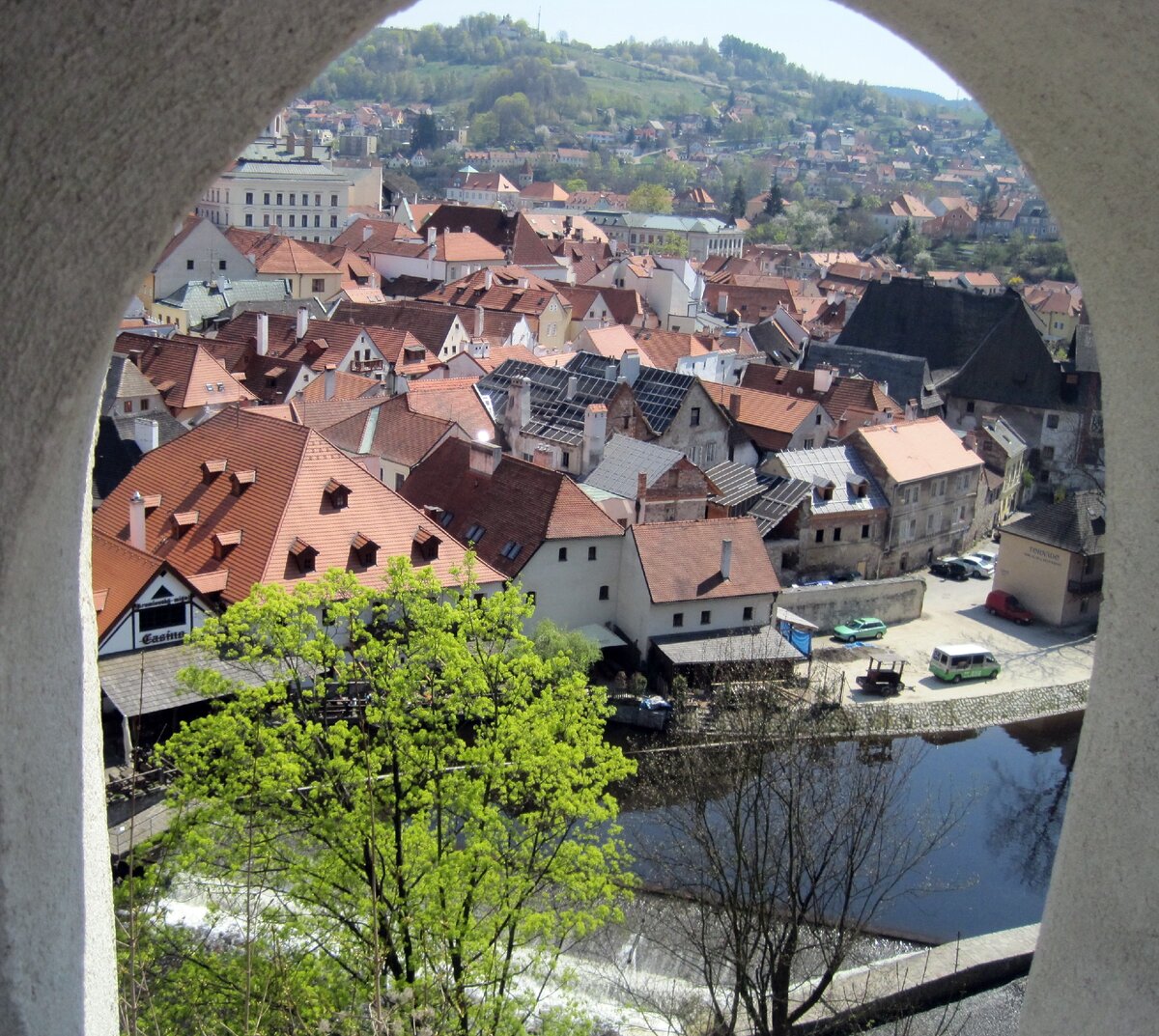 3. Вид через арку Плащевого моста.