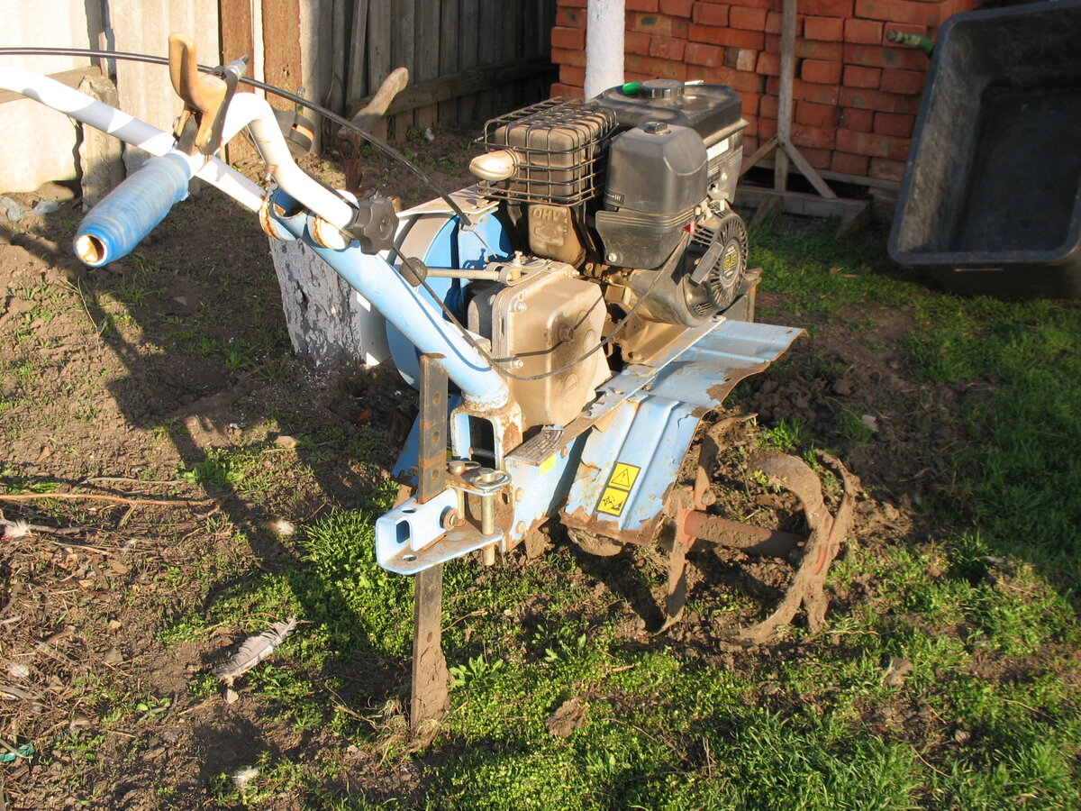 Мотоблок "Нева". Подготовлен для культивации.