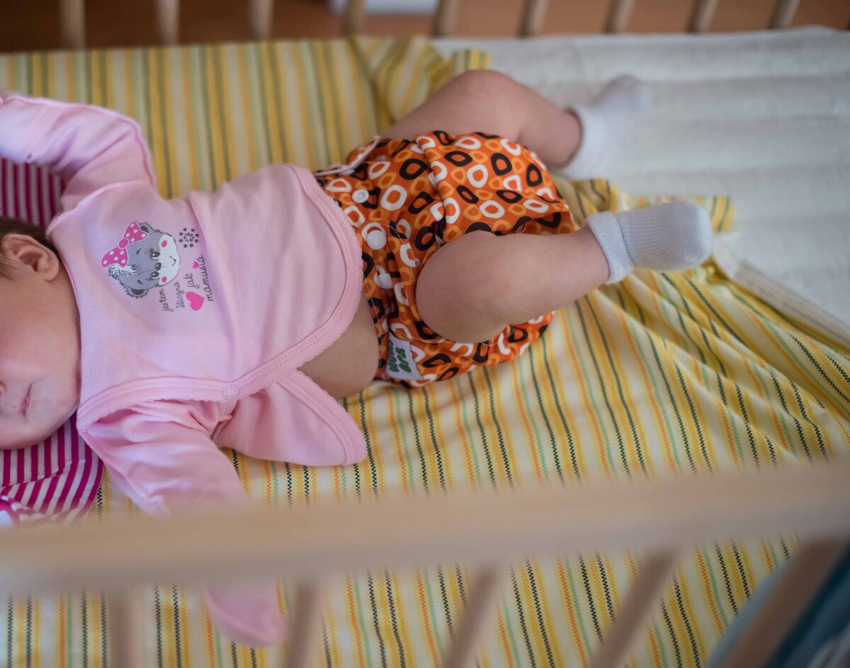 Многоразовый подгузник "Mum's era" на дочурке, возраст чуть больше месяца