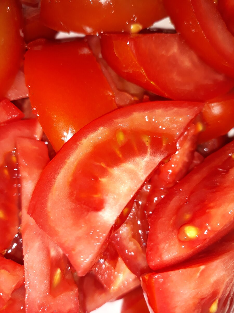 Нарезка помидора для соковыжималки.