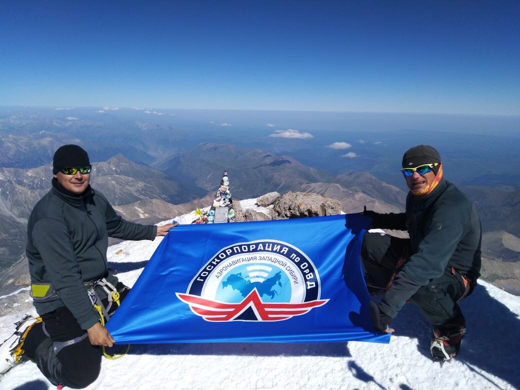 p.s. Владимир Петров на фото слева