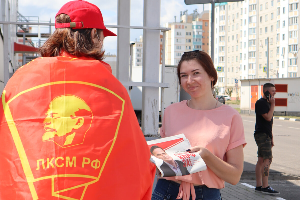 Ленинский комсомол вместе с народом!
