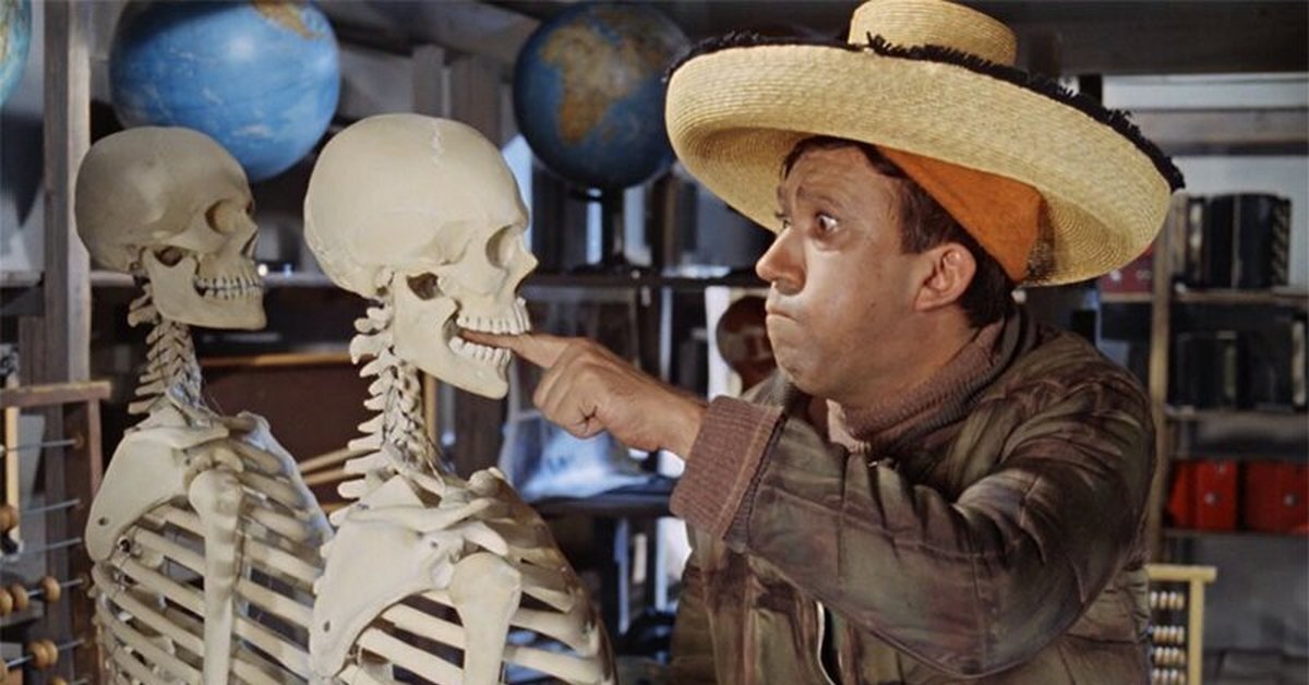 Кадр из комедии «Oпepaция "Ы"…»