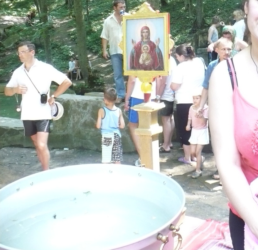 Обряд массового Крещения всех желающих по традиции проводили 28 июля у нас в Таманском лесу до пандемии. Это день и для меня, и для многих православных христиан особый. Фото автора