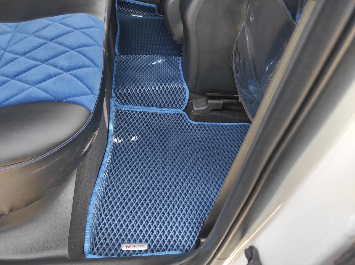 EVA коврики на HYUNDAI CRET, бортики вдоль сидений и вдоль порога.