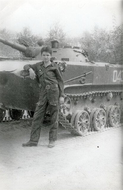 Жаркое лето 1982 года.  Пару месяцев назад я стал прапорщиком, прослужив один год рядовым...