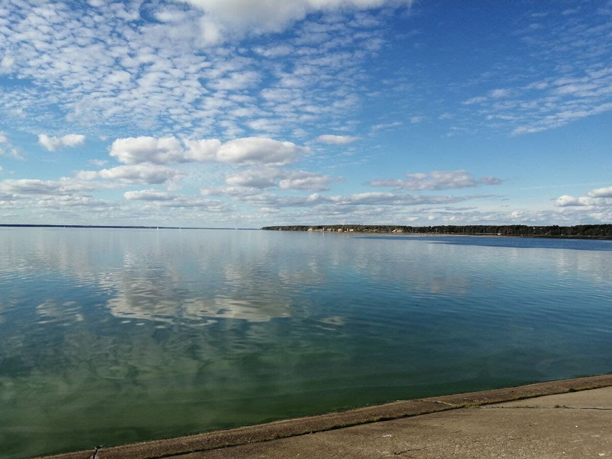 Горьковское водохранилище. Красиво, правда? Это примерно 110 км от старта. Лично я бы красотами любоваться уже не смогла. Фото Валерии.