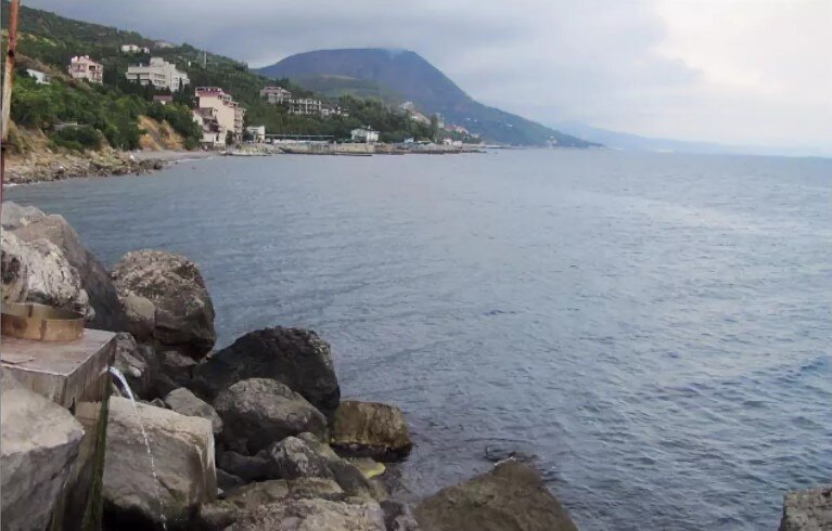 Родник Суук-су в Ламбатском заливе