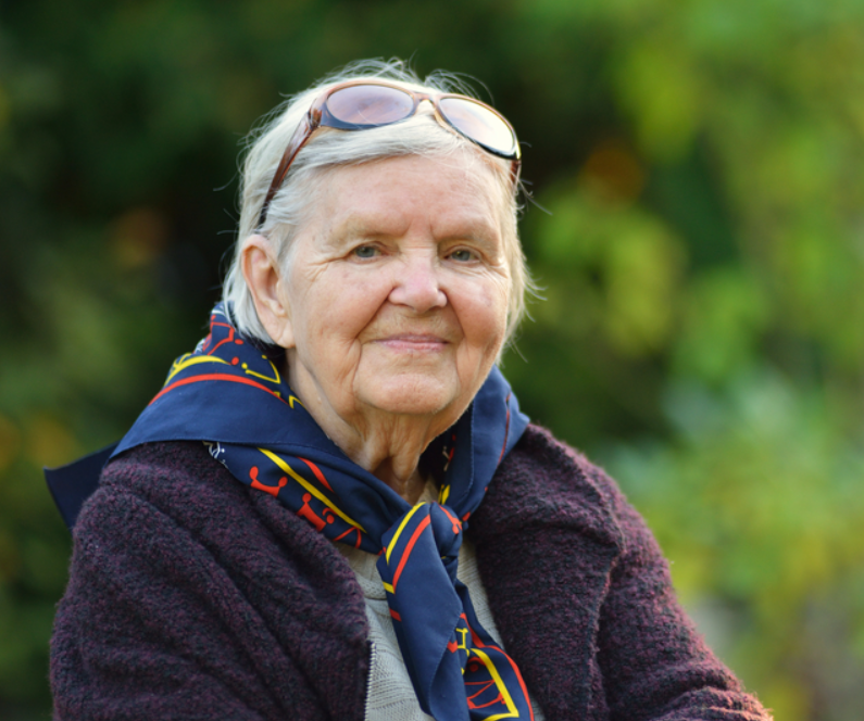 Викулина маргарита павловна. Девушка постарше как называется. Молодой и пожилой человек. Герцогиня де альба. Kyle jones marjorie mccool.