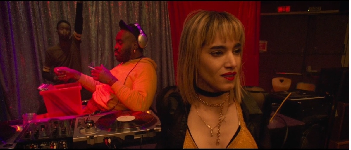 Столько живых сцен, музыки, тел, эмоций! А большая часть героев - профессиональные танцоры, но при этом не актеры.