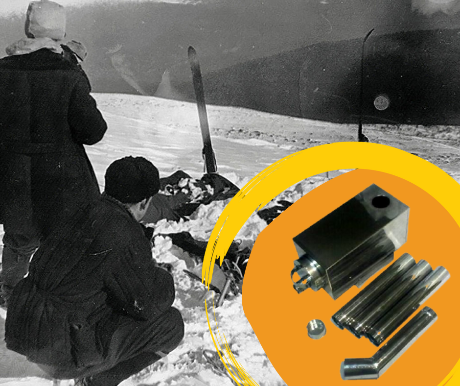 Поисковики у палатки. Обложка