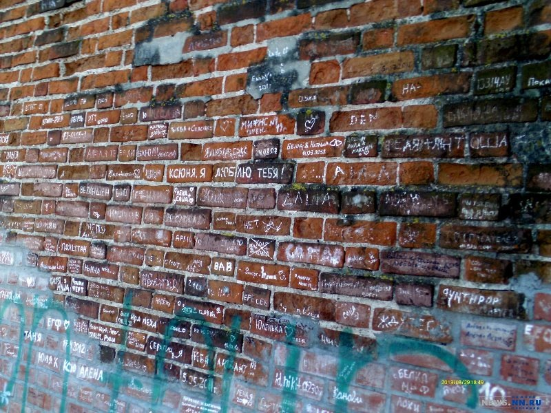 28 апреля 2012 г. Снова к Зачатской башне. Кадры не мои: http://www.skyscrapercity.com/showthread.php?t=1366667&page=20. Добрались до арок проезда. Справа, за берёзой, виден вход в башню.-68