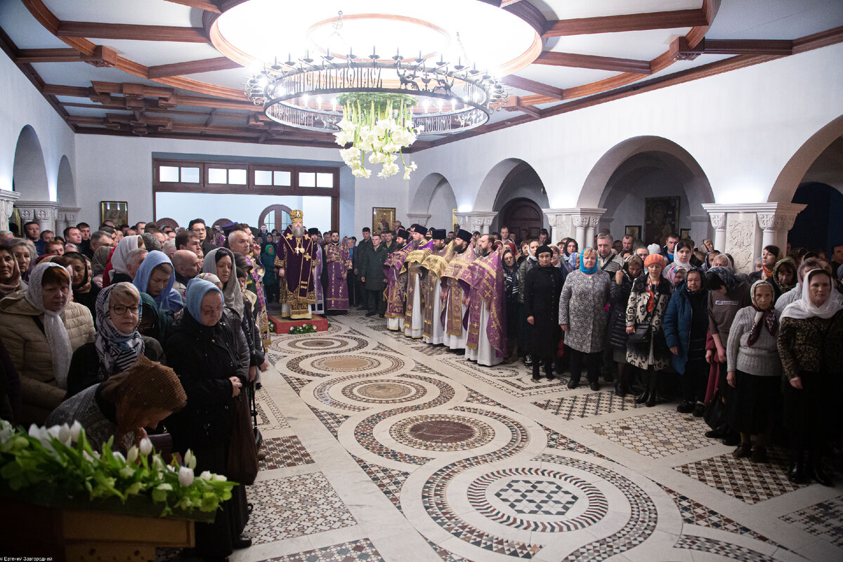 Митрополит Ростовский и Новочеркасский Меркурий служит Литургию в день Сорока мучеников севастийских