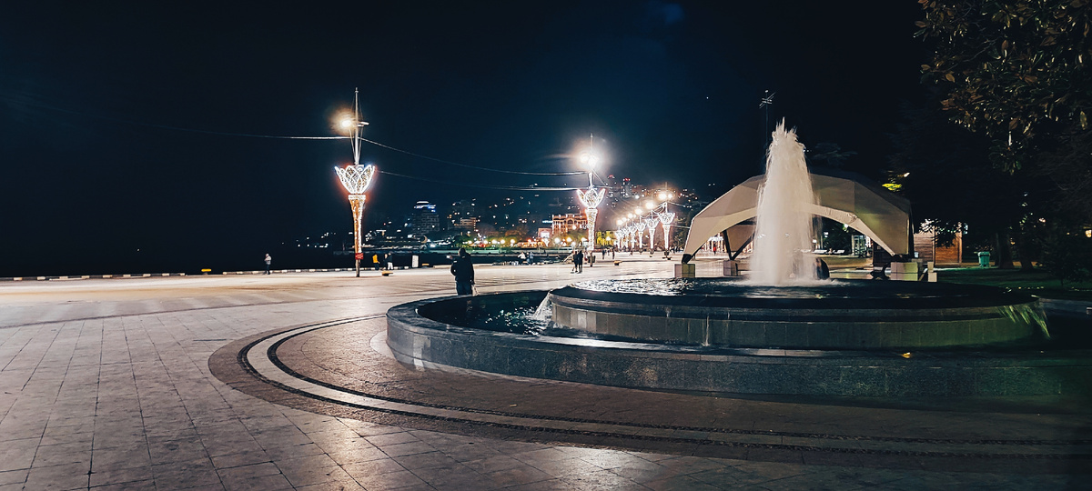 Фонтан на набережной