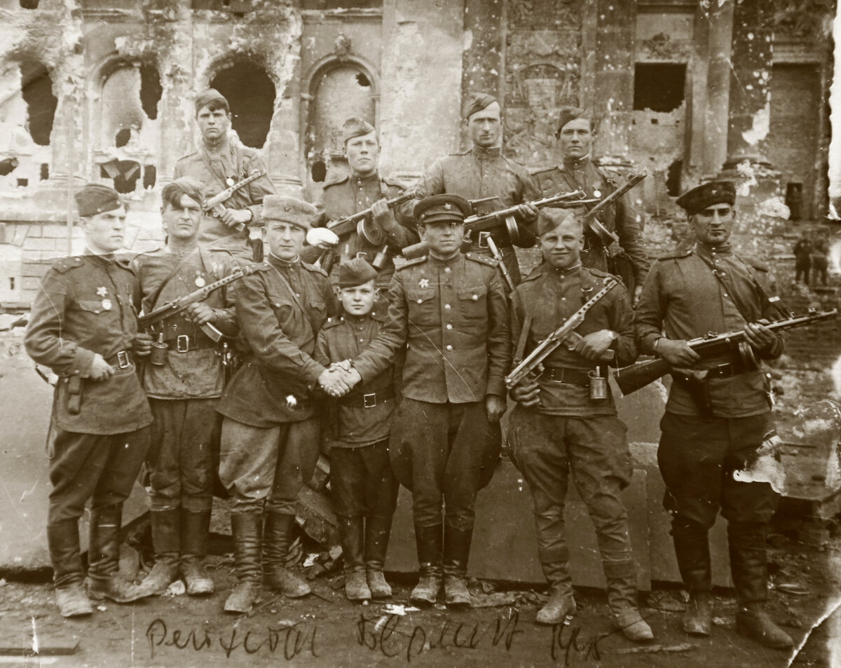 5 мая 1945 года, Рейхстаг, Берлин. Фото из свободных источников
