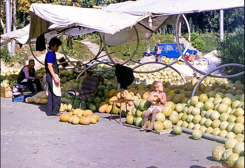 Помните это базарчик у за кольца в 70-х.