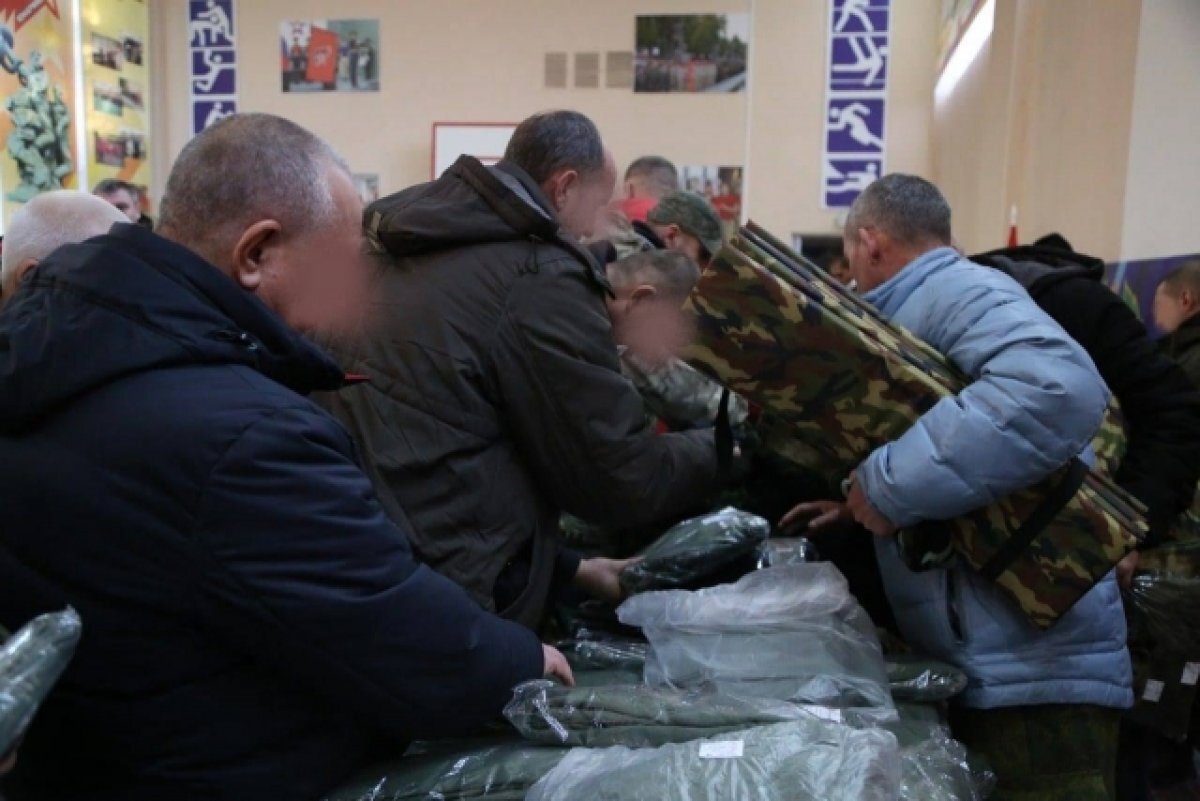    В Волгограде с молитвами проводили отряд добровольцев в зону СВО