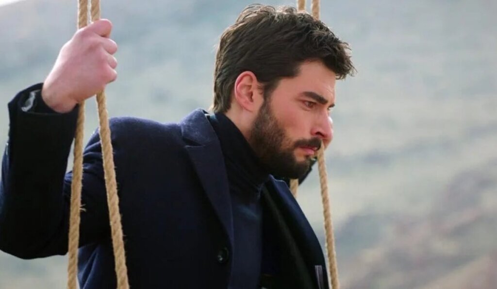    Мурат Сонер назвал Акына Акынезю худшим актером года. Фото: стоп-кадр из сериала «Ветреный»