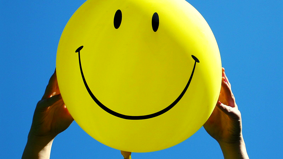 солнце счастье. улыбка ребенка. забавные рисунки с надписями. улыбнись солнышко. улыбнись и день станет лучше.