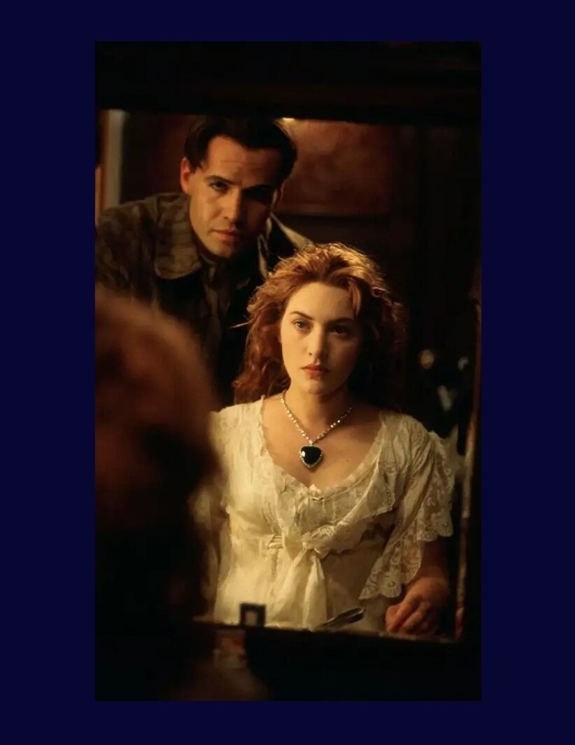 Тот самый момент, когда Каледон Хокли дарит "Сердце океана" своей невесте Роуз