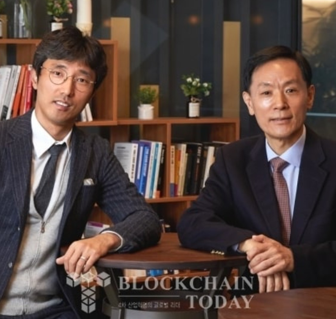 На фото Пан Чжон Ким, генеральный директор Medium / Ёнгю Чой, технический директор KOK