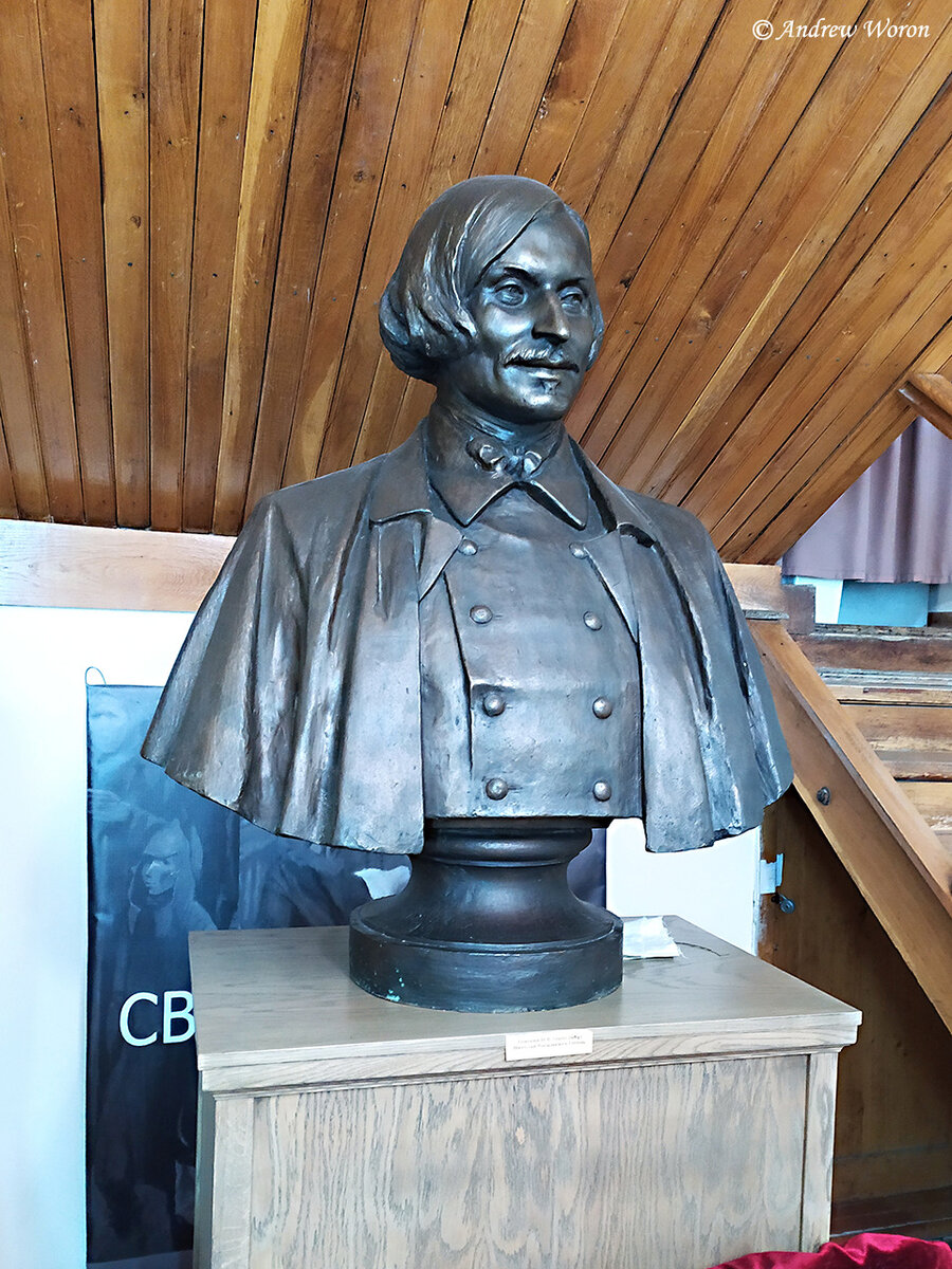 Бюст Н.В. Гоголя